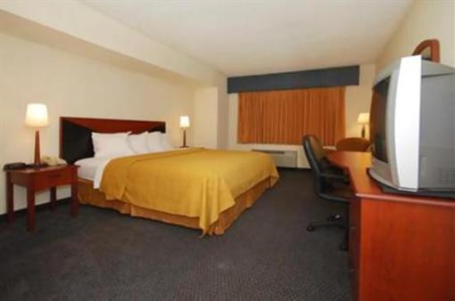 фото отеля Ramada Cleveland Airport West