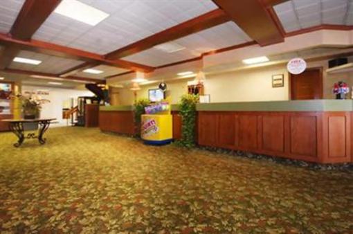 фото отеля Ramada Cleveland Airport West