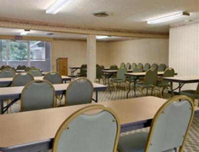 фото отеля Ramada Cleveland Airport West