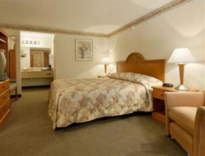 фото отеля Ramada Cleveland Airport West