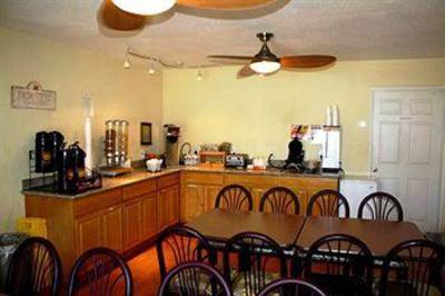 фото отеля Americas Best Value Inn Merced