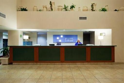 фото отеля Holiday Inn Express Tracy