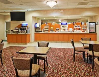 фото отеля Holiday Inn Express Tracy