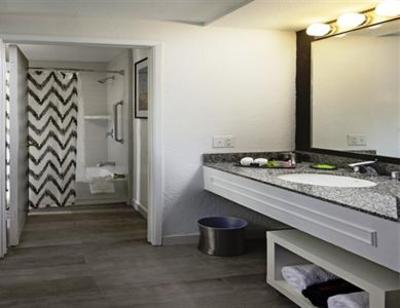 фото отеля Inn at Venice Beach