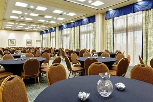 фото отеля Hampton Inn & Suites Orlando Airport Gateway Village Center