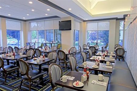 фото отеля Hilton Garden Inn Westbury