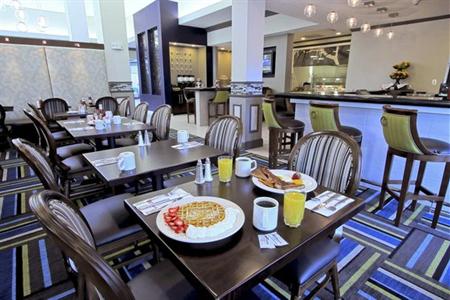 фото отеля Hilton Garden Inn Westbury