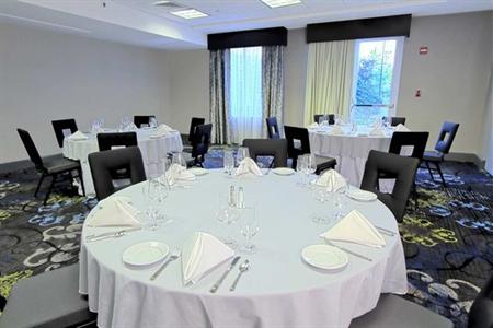 фото отеля Hilton Garden Inn Westbury