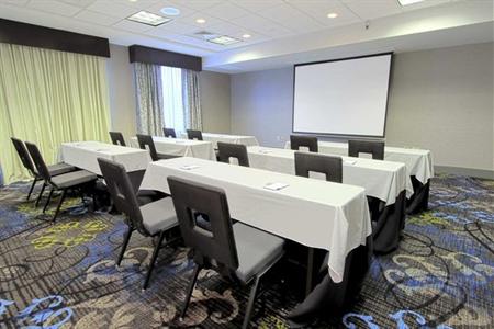 фото отеля Hilton Garden Inn Westbury