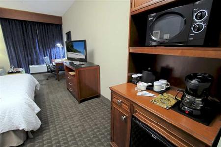 фото отеля Hilton Garden Inn Westbury