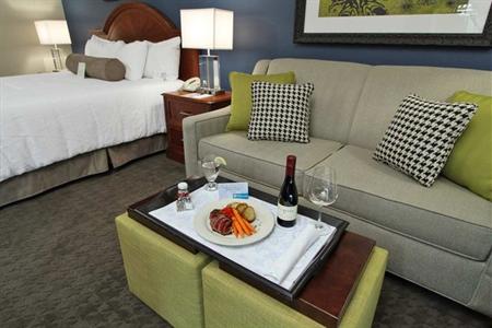 фото отеля Hilton Garden Inn Westbury