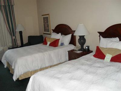 фото отеля Hilton Garden Inn Westbury