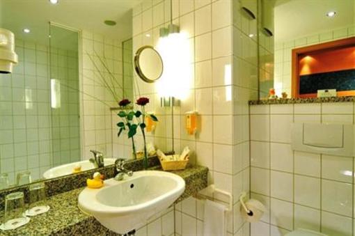 фото отеля BEST WESTERN Premier Parkhotel Kronsberg