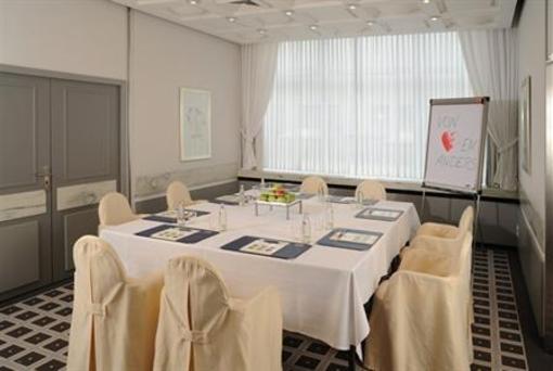 фото отеля BEST WESTERN Premier Parkhotel Kronsberg
