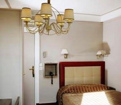фото отеля Hotel Saint Pierre Paris