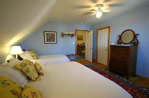 фото отеля Highland Lake Inn Andover