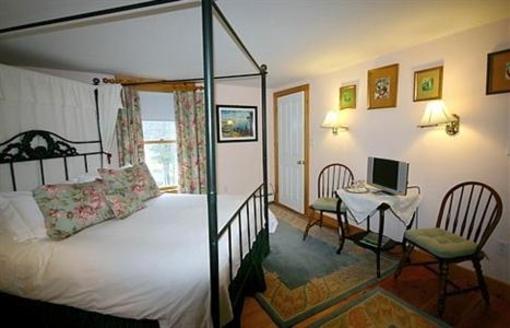 фото отеля Highland Lake Inn Andover