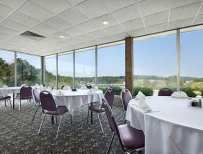 фото отеля Ramada Inn Angola (Indiana)