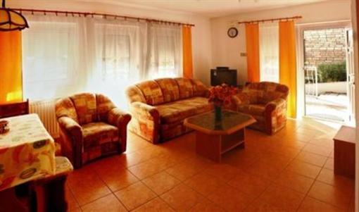 фото отеля Csilla Apartmanhaz