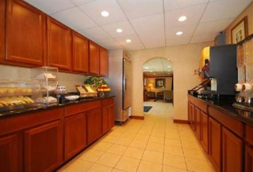 фото отеля Best Western East Brunswick Inn