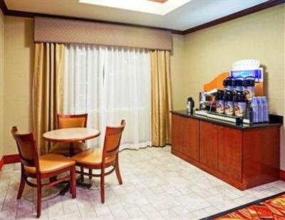 фото отеля Holiday Inn Express Hotel & Suites Mount Pleasant (Texas)