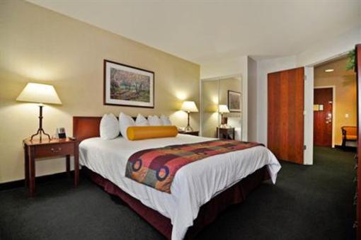 фото отеля BEST WESTERN PLUS Villa Del Lago Inn