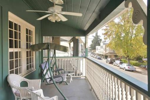 фото отеля Americas Best Value Inn & Suites - Royal Carriage