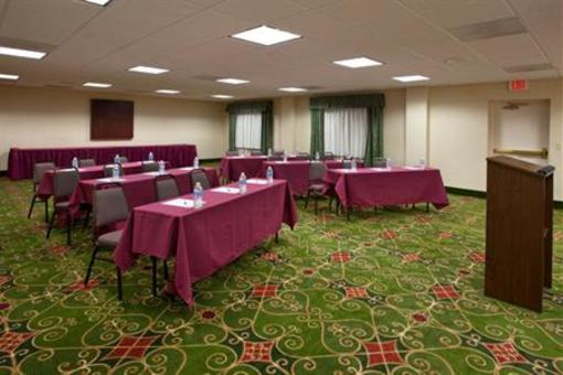 фото отеля Holiday Inn Express Hotel & Suites Monaca