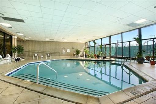 фото отеля Crowne Plaza Newark Airport