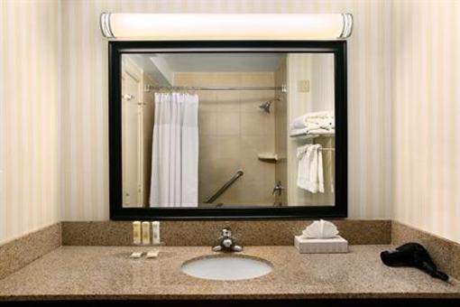 фото отеля Crowne Plaza Newark Airport