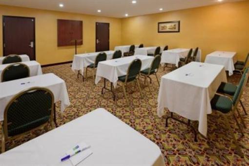 фото отеля Holiday Inn Express Swansea (Massachusetts)