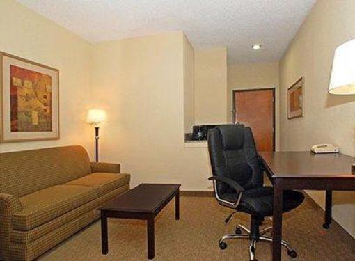 фото отеля Comfort Suites Louisville Jeffersontown