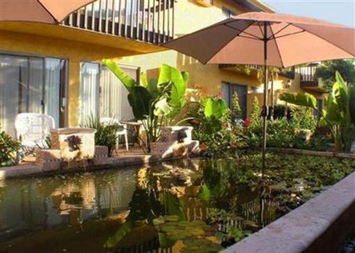 фото отеля Lemon Tree Hotel and Suites