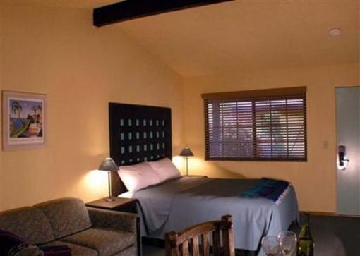 фото отеля Lemon Tree Hotel and Suites