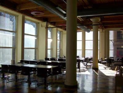 фото отеля Hostelling International Chicago Summer Hostel