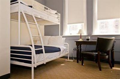 фото отеля Hostelling International Chicago Summer Hostel