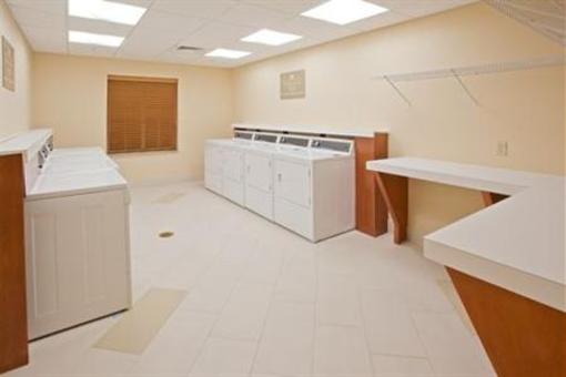 фото отеля Candlewood Suites I-10 East