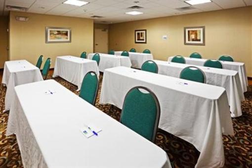 фото отеля Holiday Inn Express Hotel & Suites Smyrna-Nashville Area