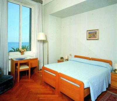 фото отеля Grand Hotel Mediterranee Genoa