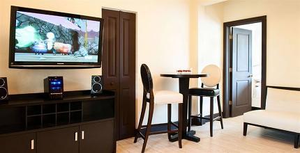 фото отеля Tradewinds Apartment Hotel