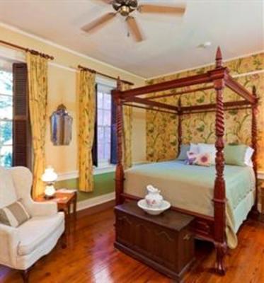 фото отеля The Lily Inn Bed & Breakfast