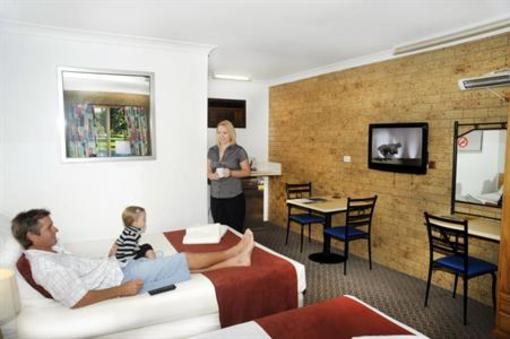 фото отеля Annalee Motel Beaudesert