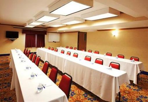 фото отеля Holiday Inn Express Hotel & Suites Brighton