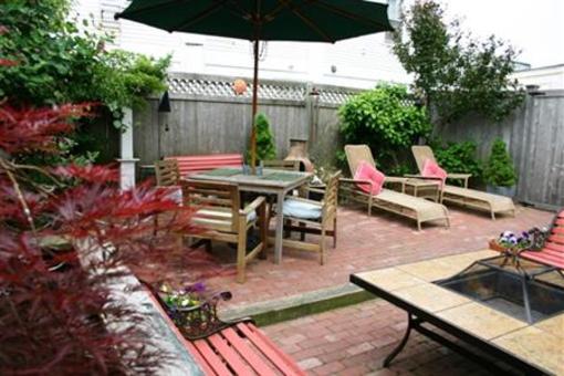 фото отеля Christopher's by the Bay Bed & Breakfast Provincetown