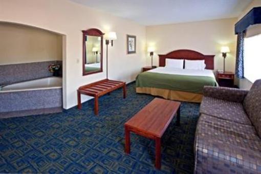 фото отеля Comfort Inn & Suites Cincinnati W. Mitchell Avenue