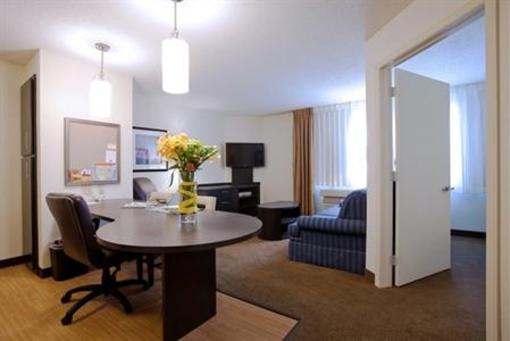 фото отеля Candlewood Suites Houston-Town & Country