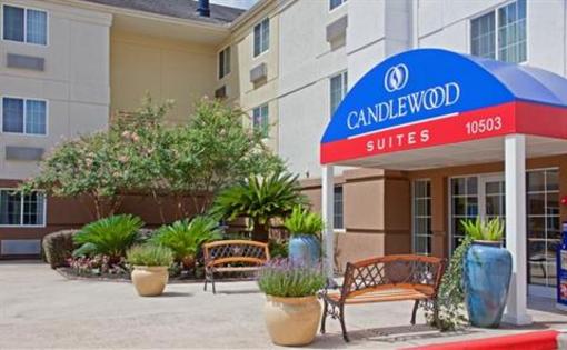 фото отеля Candlewood Suites Houston-Town & Country