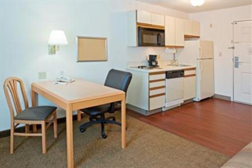 фото отеля Candlewood Suites Houston-Town & Country