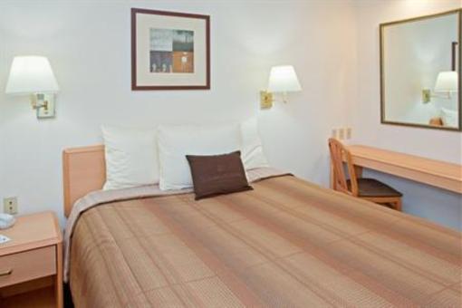 фото отеля Candlewood Suites Houston-Town & Country