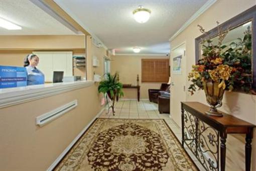 фото отеля Candlewood Suites Houston-Town & Country